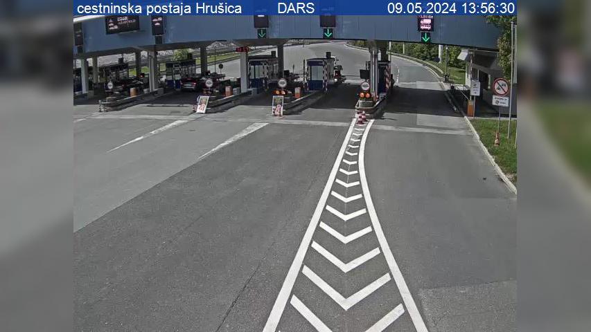 Traffic Cam Hrusica: A2/E61, Karavanke - Ljubljana, cestninska postaja Player