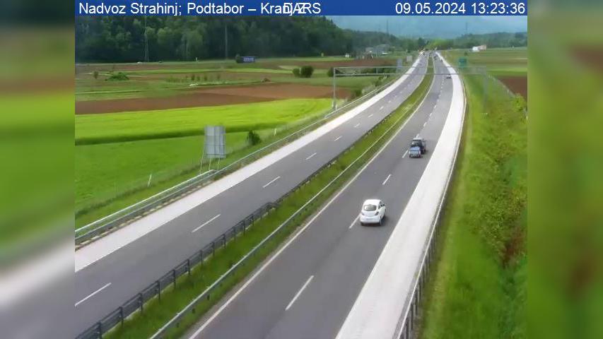 Traffic Cam Naklo: A2/E61, Karavanke - Ljubljana, Kranj, nadvoz Strahinj Player