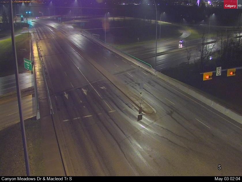Traffic Cam Canyon Meadows Dr / Macleod Trail SE Player