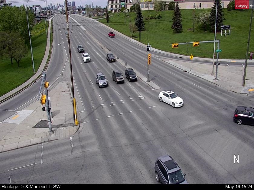 Traffic Cam Heritage Drive / Macleod Trail S Player