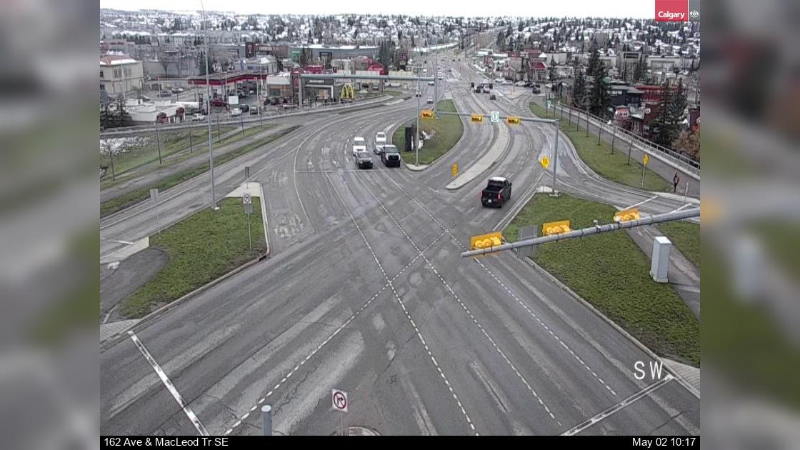 Traffic Cam Midnapore: Macleod Trail S - 162 Avenue SE (West intersection) Player