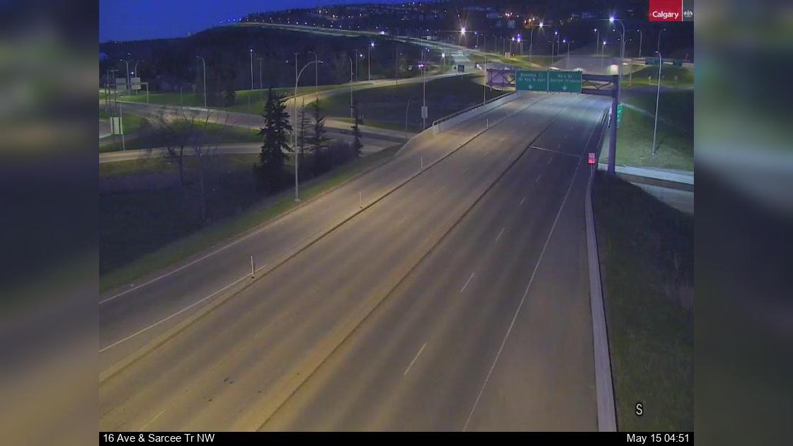 Traffic Cam Bowness: Sarcee Trail - 16 Avenue NW Player
