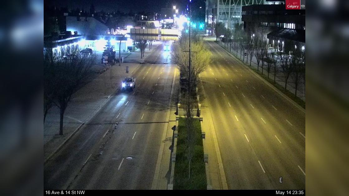 Traffic Cam Capitol Hill: 16 Avenue - 14 Street NW Player