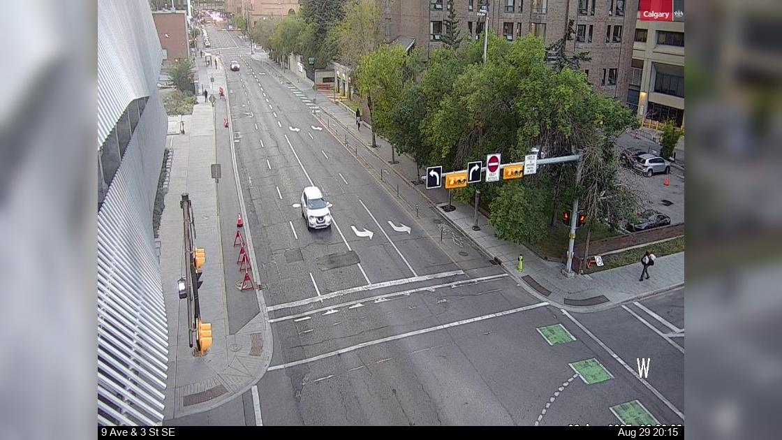 Traffic Cam Downtown East Village: 9 Avenue - 3 Street SE Player