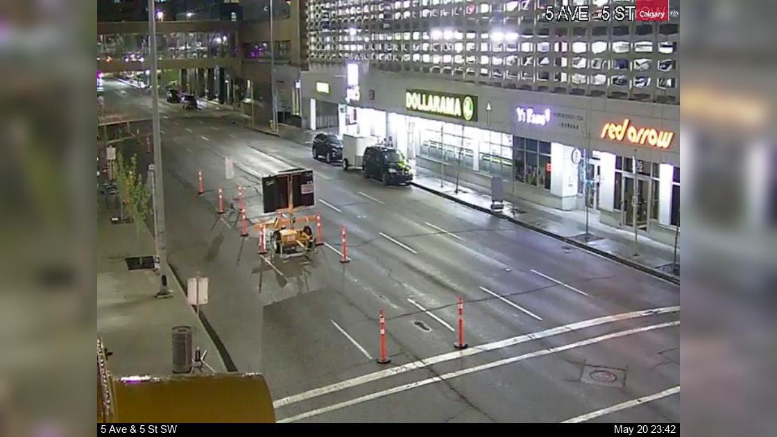 Traffic Cam Downtown Commercial Core: 5 Avenue - 5 Street SW Player
