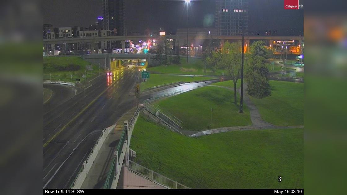 Traffic Cam Downtown West End: Bow Trail - 14 Street SW Player