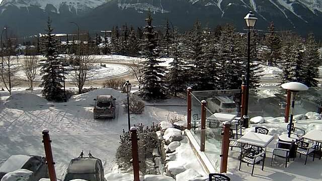 Traffic Cam Canmore › South: Iron Goat Pub & Grill - Elk Run Boulevard - Benchlands Trail Player