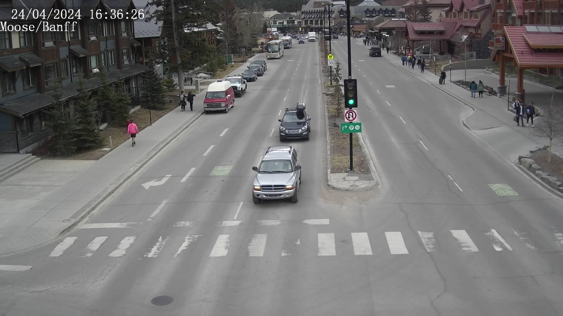 Traffic Cam Downtown District: Banff Ave at Moose St Player