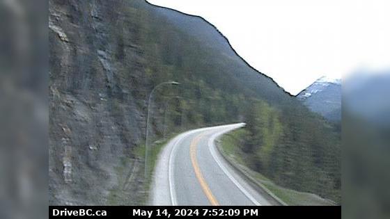 Traffic Cam Canyon Creek › East: Hwy 1, about 46 km east of Revelstoke, looking east Player