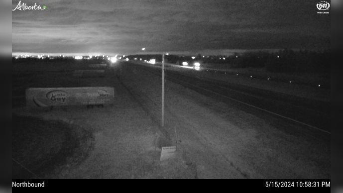 Leduc: Hwy 2: South of Hwy 2A overpass near Traffic Camera