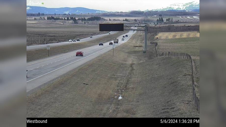 Jumping Pound: Hwy 1: West of Hwy 22 Overpass Traffic Camera