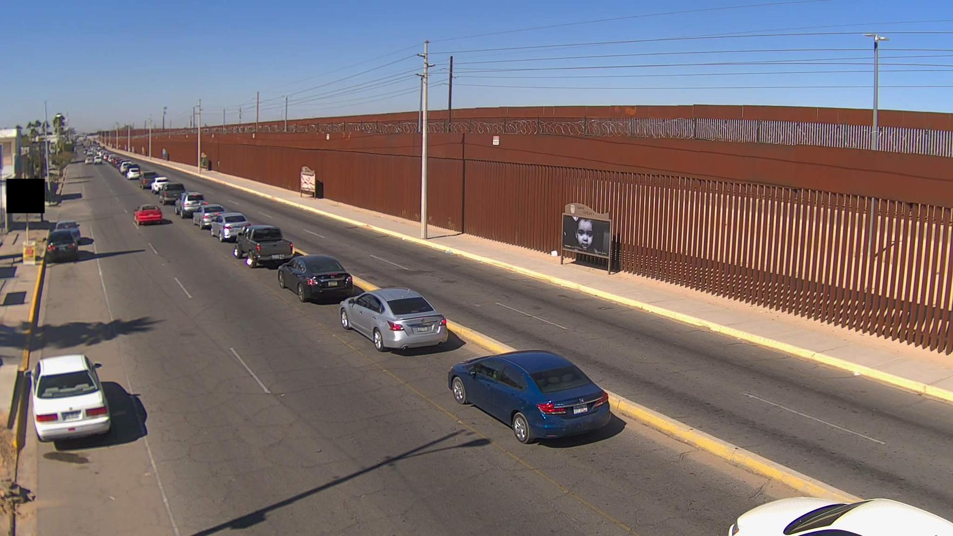 San Luis › North-East: U.S. Customs and Border Protection - San Luis Port of Entry Traffic Camera