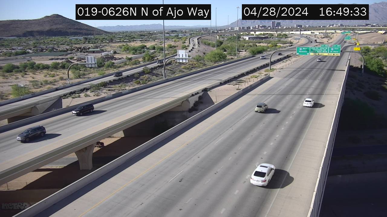 Traffic Cam I-19 NB 62.68 @N of Ajo -  Northbound Player