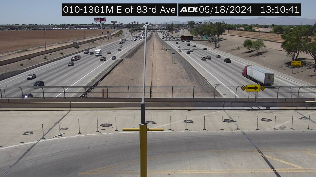 Traffic Cam I-10 M 136.18 @E of 83rd Ave      -       Player
