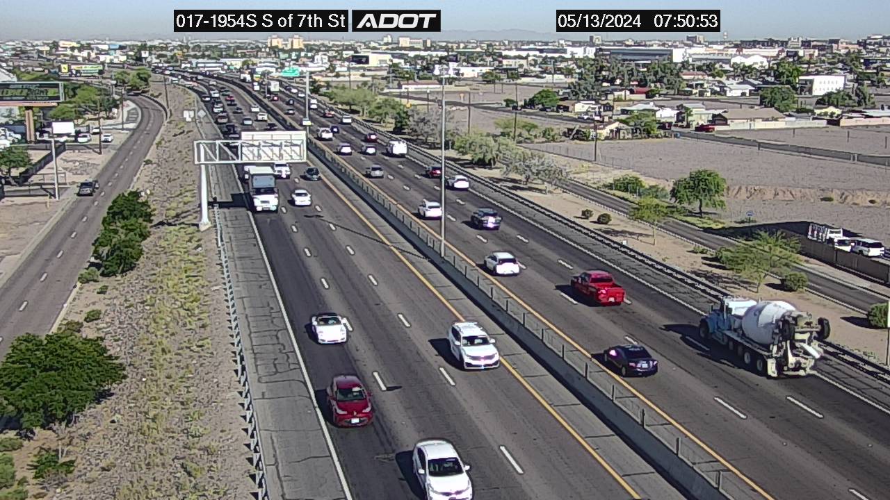 Traffic Cam I-17 SB 195.45 @S of 7th St -  Southbound Player
