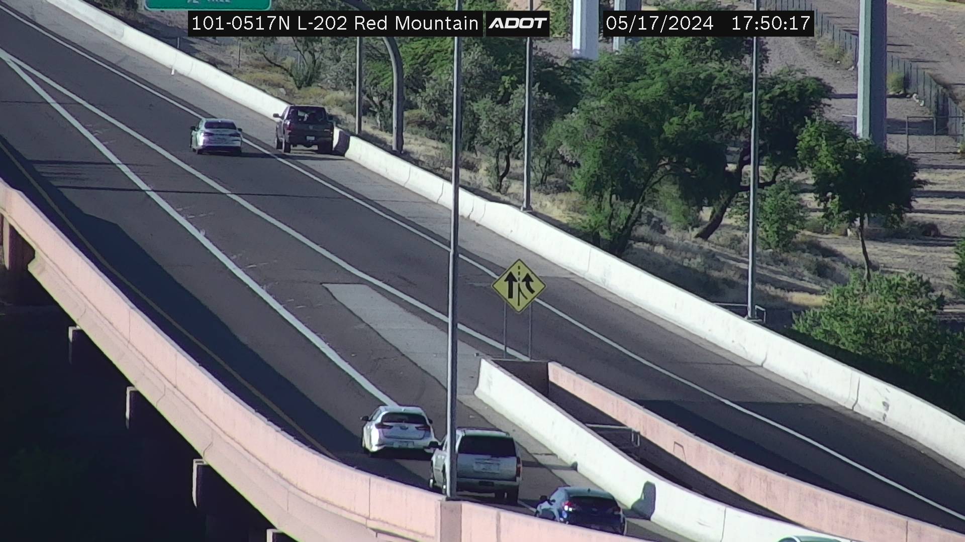 Traffic Cam L-101 NB 51.78 @L202 Red Mountain -  Northbound Player