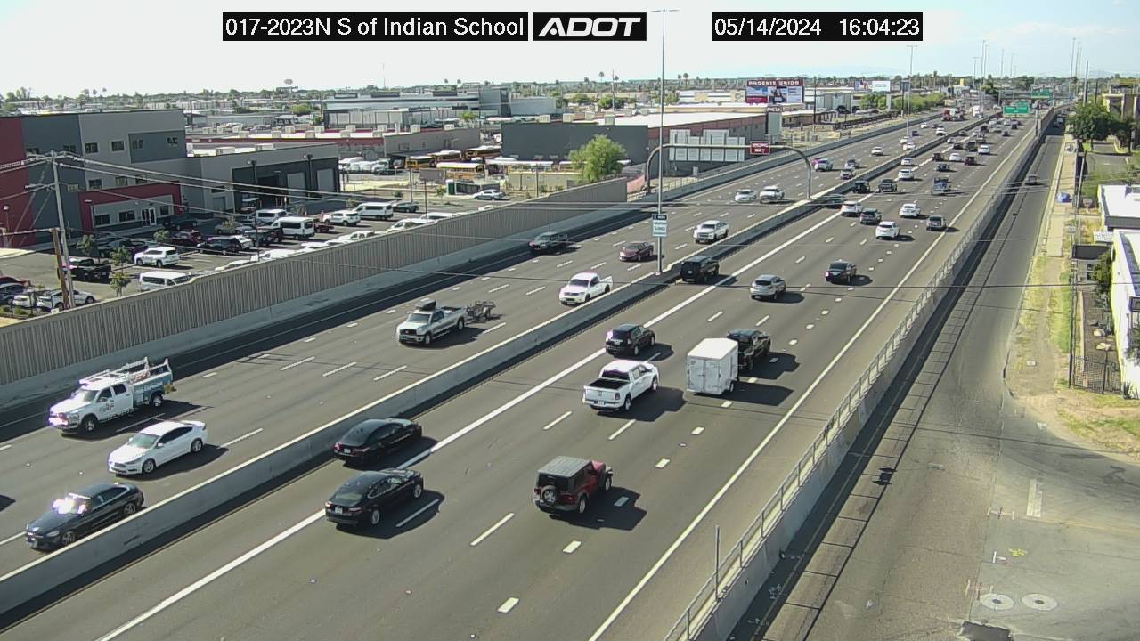 Traffic Cam I-17 NB 202.31 @S of Indian School -  Northbound Player