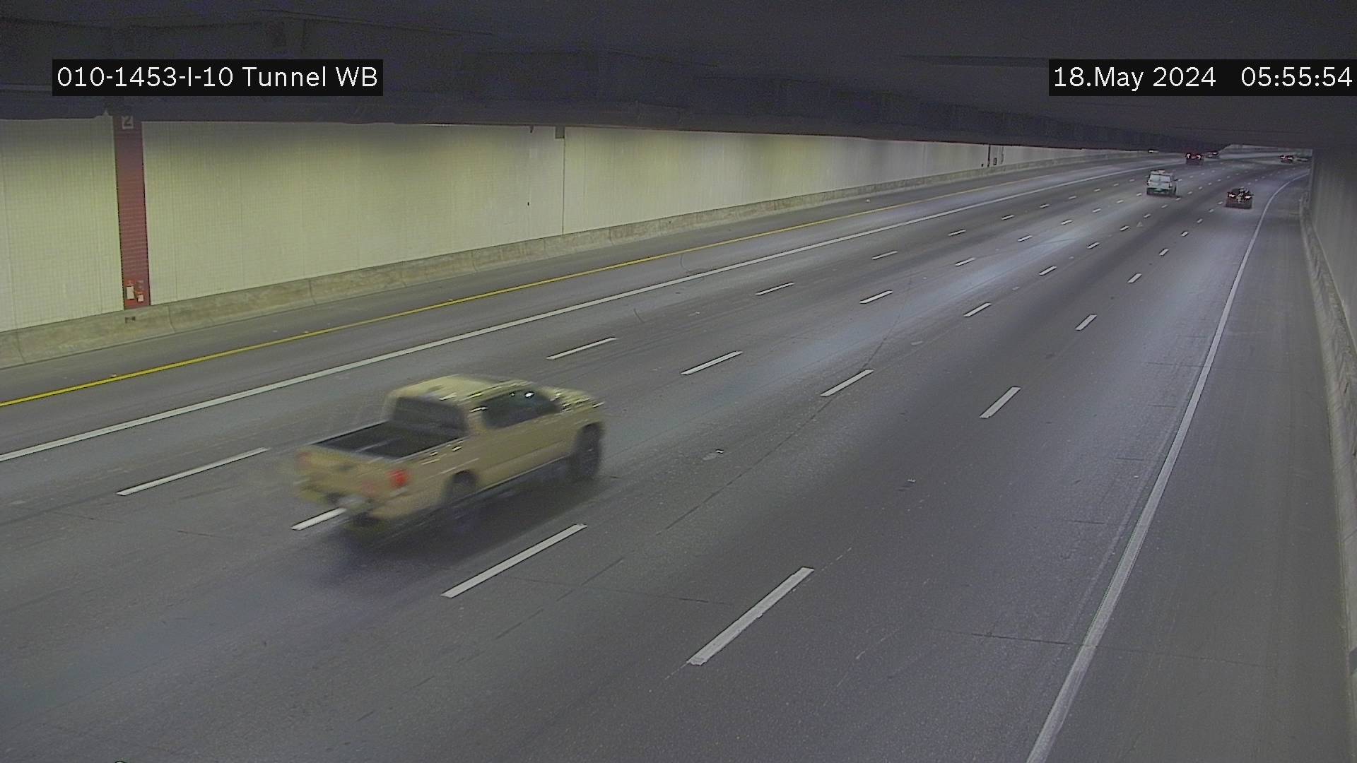 Traffic Cam I-10 WB 145.37 @Tunnel -  Westbound Player