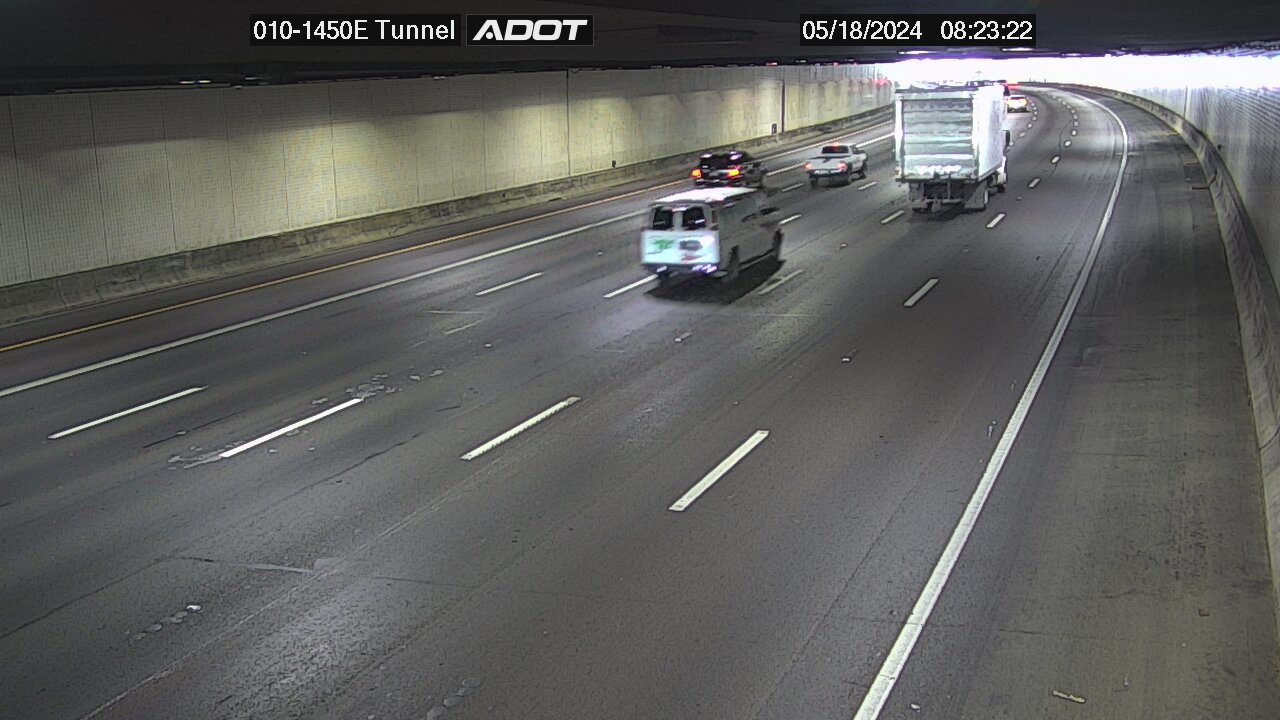Traffic Cam I-10 EB  145.08 @Tunnel -  Eastbound Player