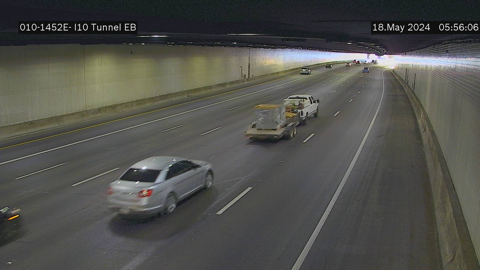 Traffic Cam I-10 EB  145.23 @Tunnel -  Eastbound Player