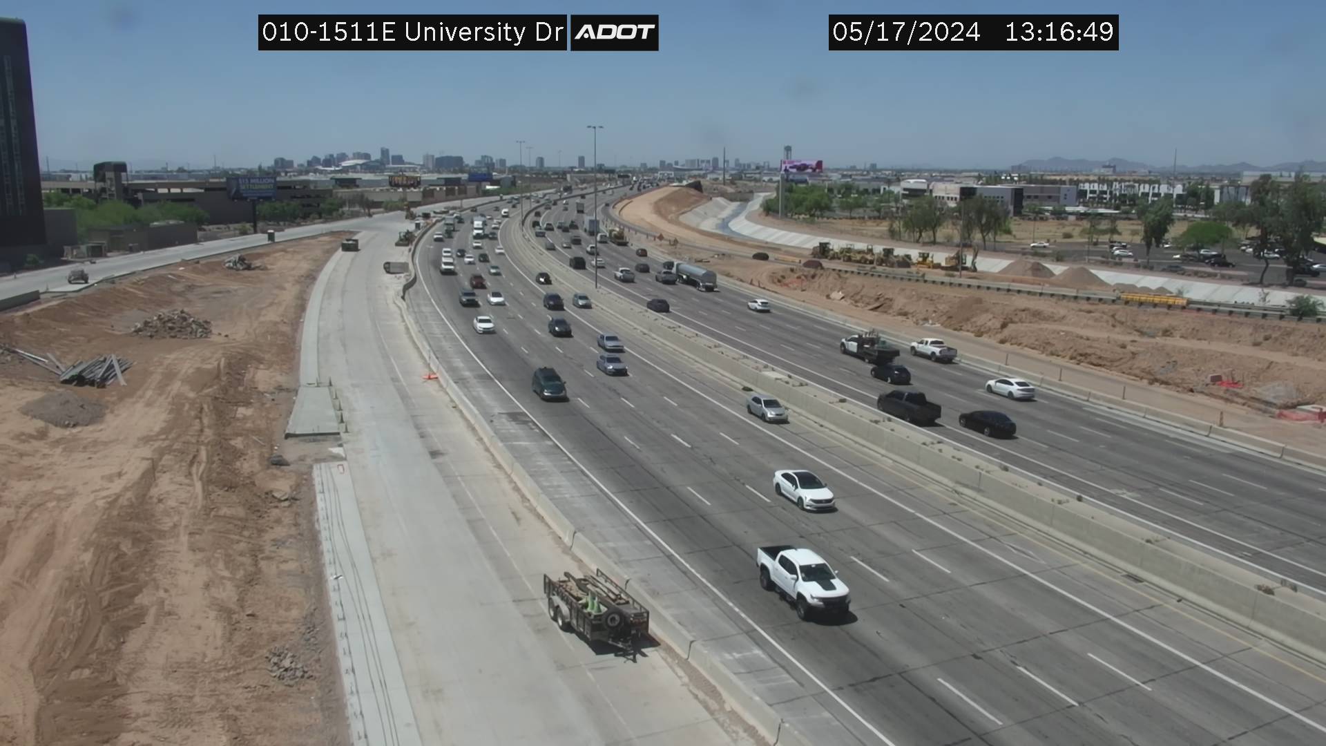 Traffic Cam I-10 EB 151.44 @32nd St -  Eastbound Player
