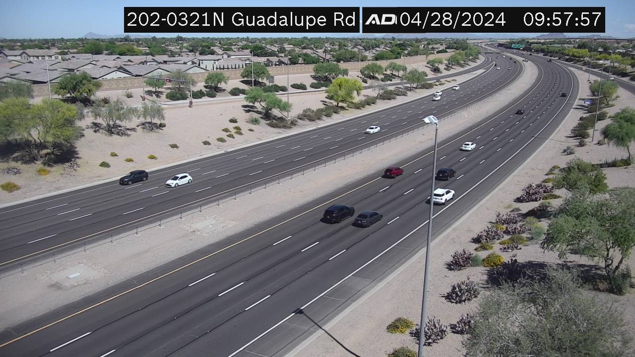Traffic Cam L-202 NB 32.10 @Guadalupe -  Northbound Player
