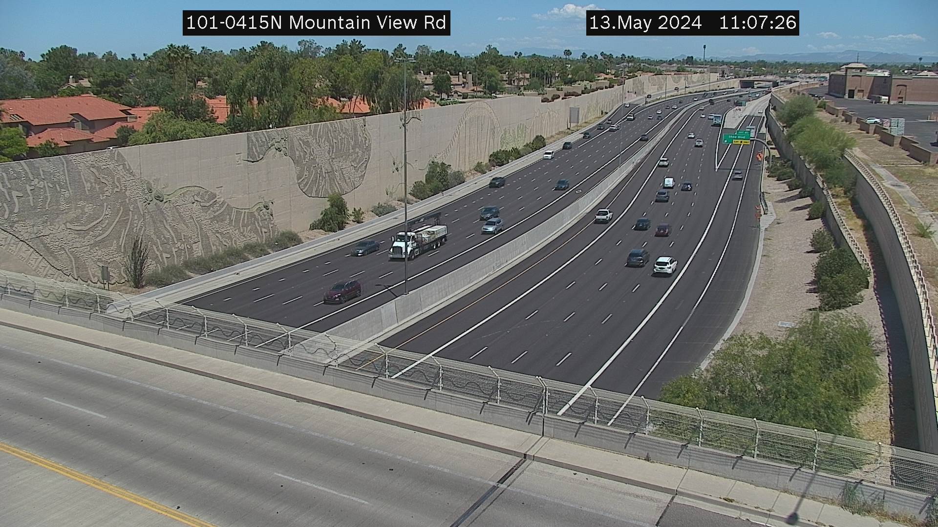 Traffic Cam L-101 NB 41.58 @Mountain View -  Northbound Player