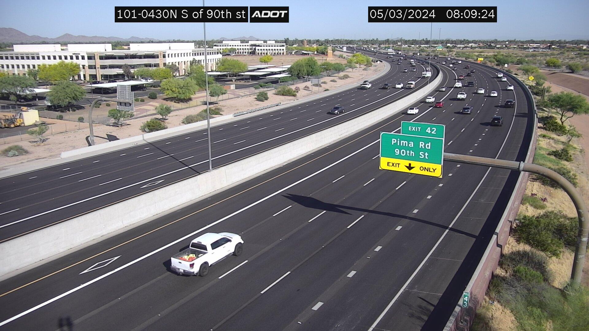 Traffic Cam Paradise Valley › North: L-101 NB 42.92 @S of 90th St Player