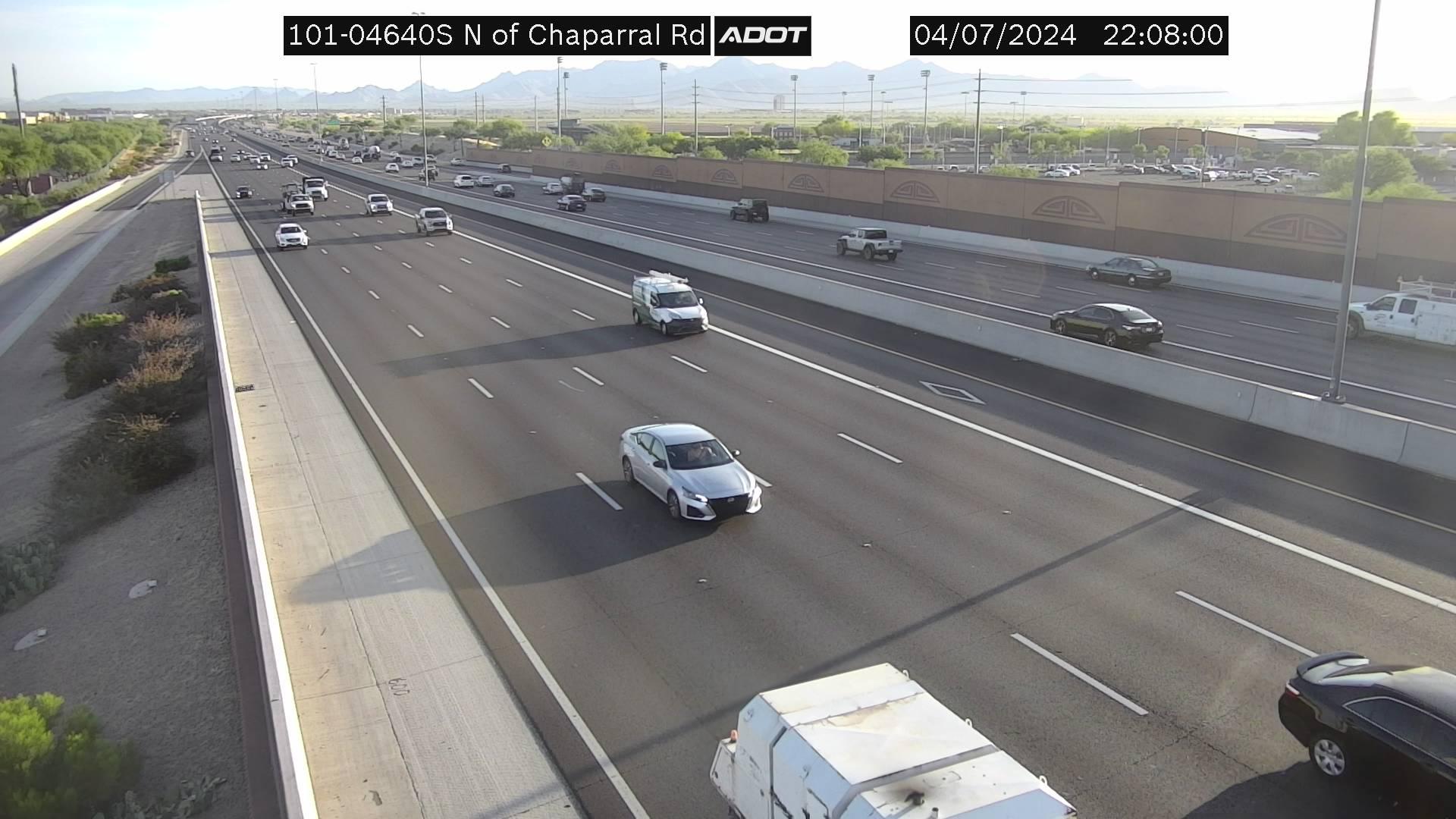 Traffic Cam Paradise Valley › South: L-101 SB 46.40 @N of Chaparral Player