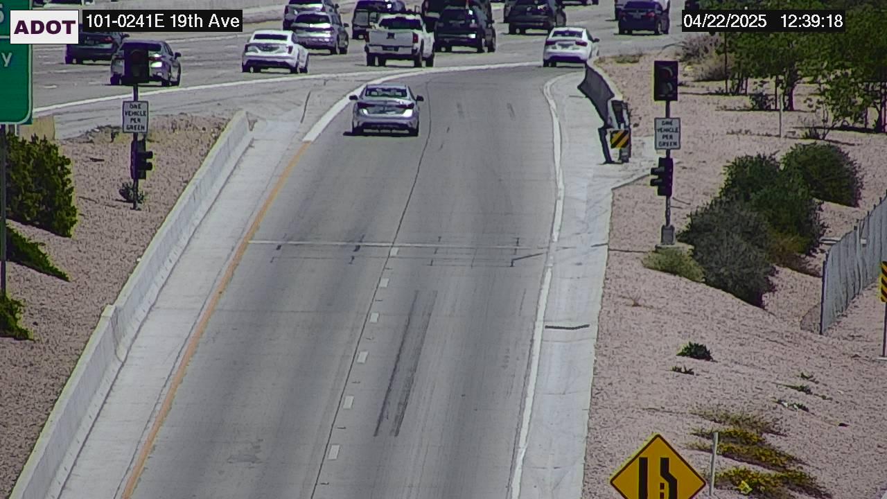 Traffic Cam Palm Coury › East: L-101 EB 24.15 @19th Ave Player