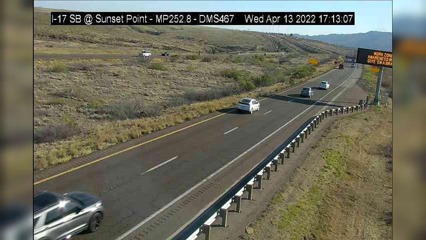 Traffic Cam Bumble Bee › South: I-17 SB 252.83 @Sunset Point - DMS467 Player