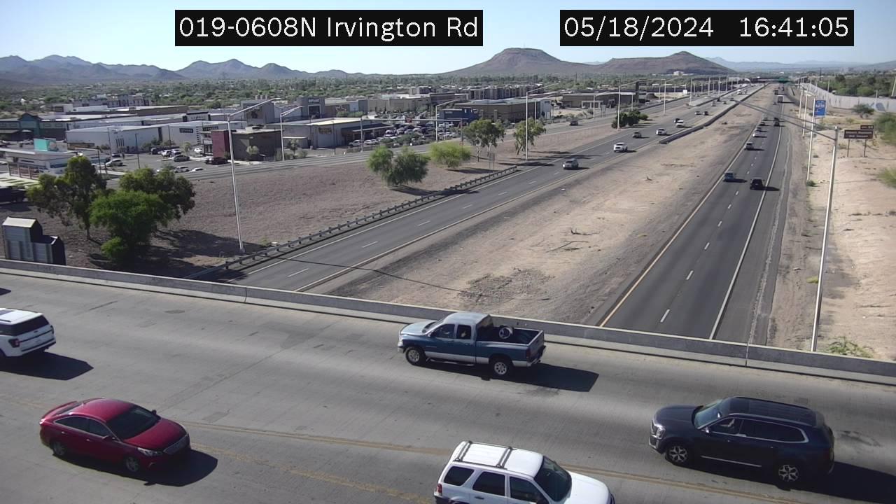 Traffic Cam Tucson › North: I-19 NB 60.88 @Irvington Player