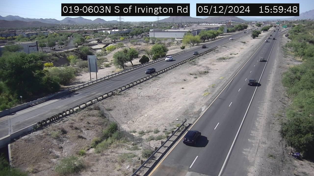 Traffic Cam Tucson › North: I-19 NB 60.31 @S of Irvington Player