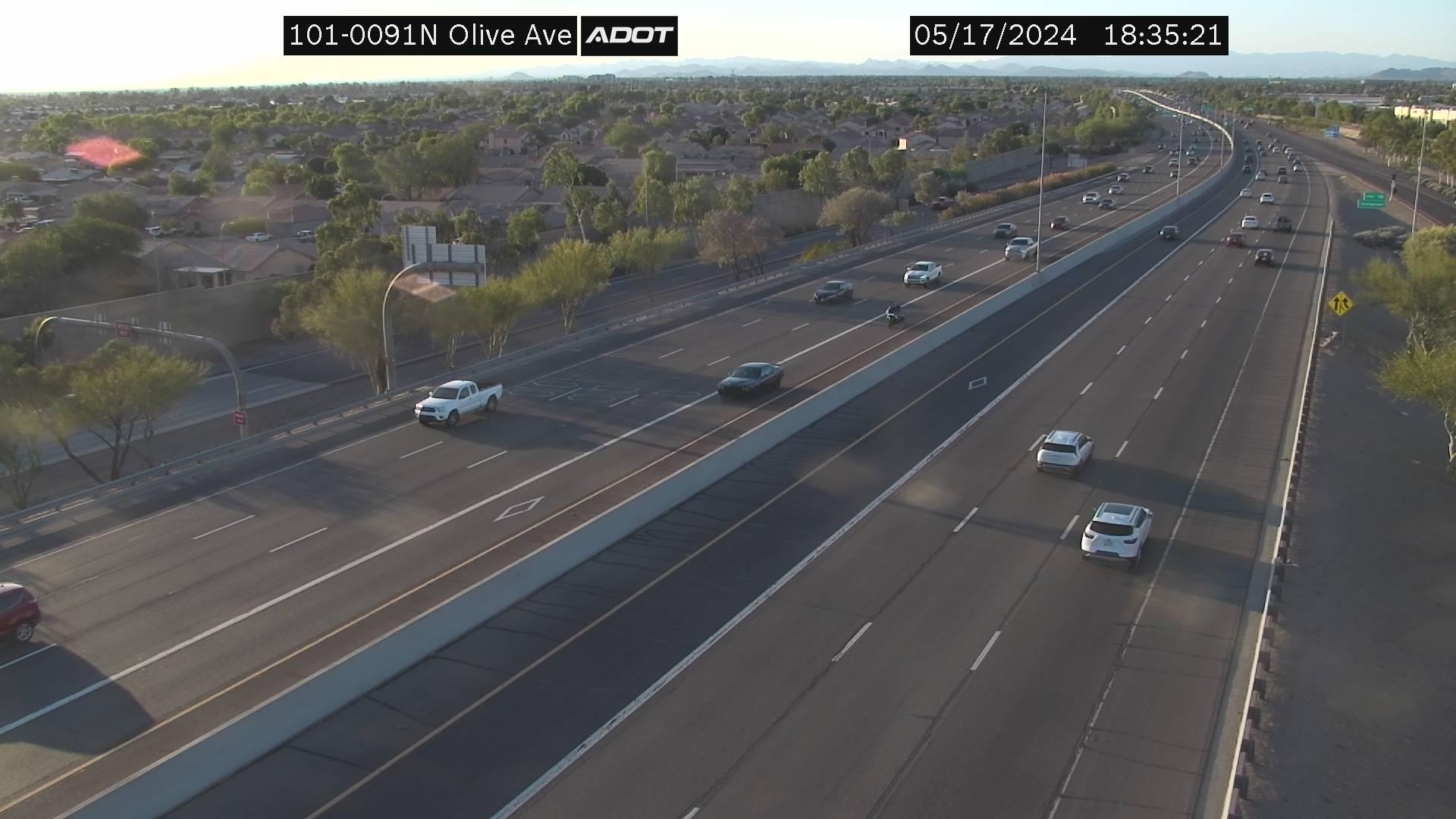 Traffic Cam Peoria: Loop 101 South @ Olive Player