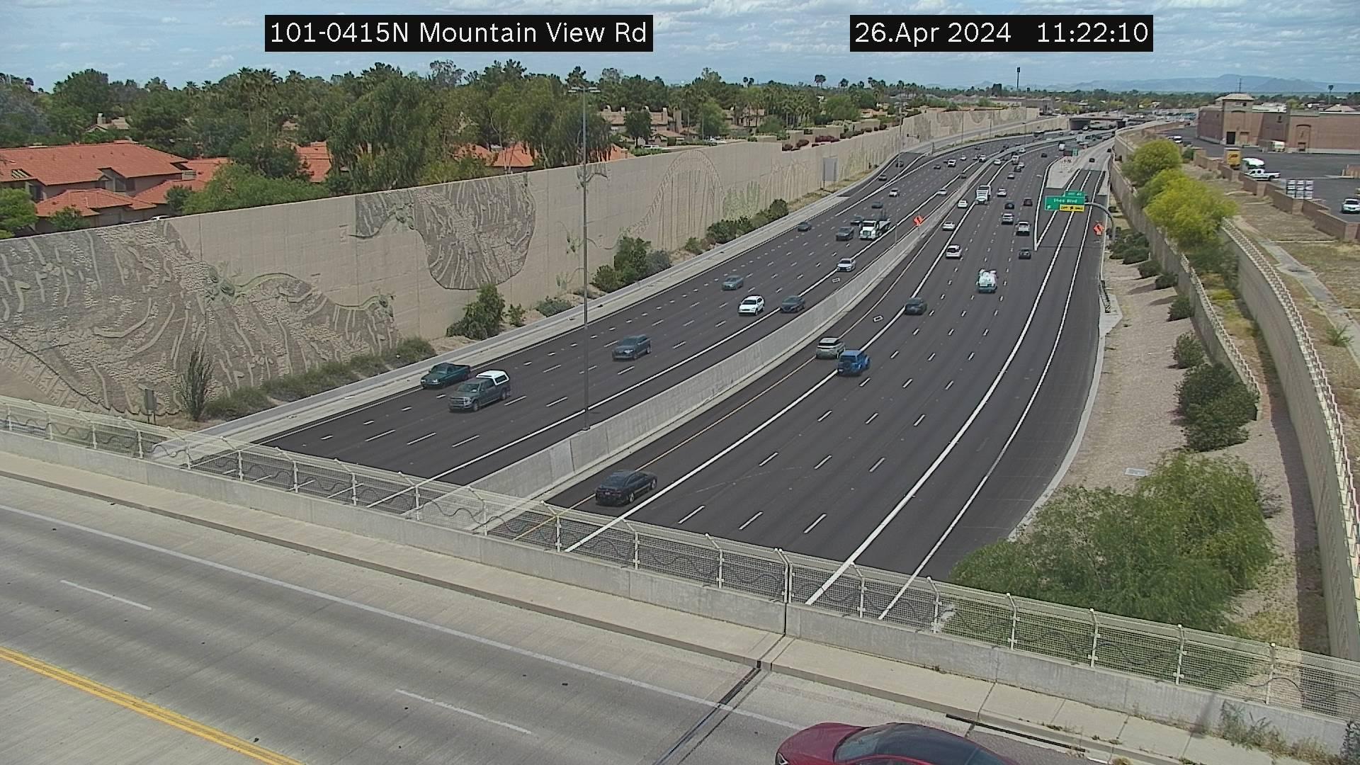 Traffic Cam Country Horizons › North: I-101 NB 41.50 @Mountain View Rd Player