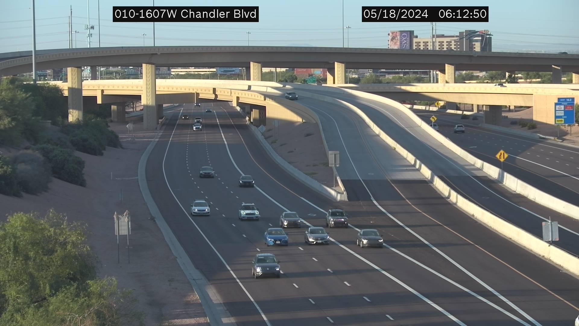 Traffic Cam Guadalupe › West: I-10 WB 160.70 @Chandler Blvd Player