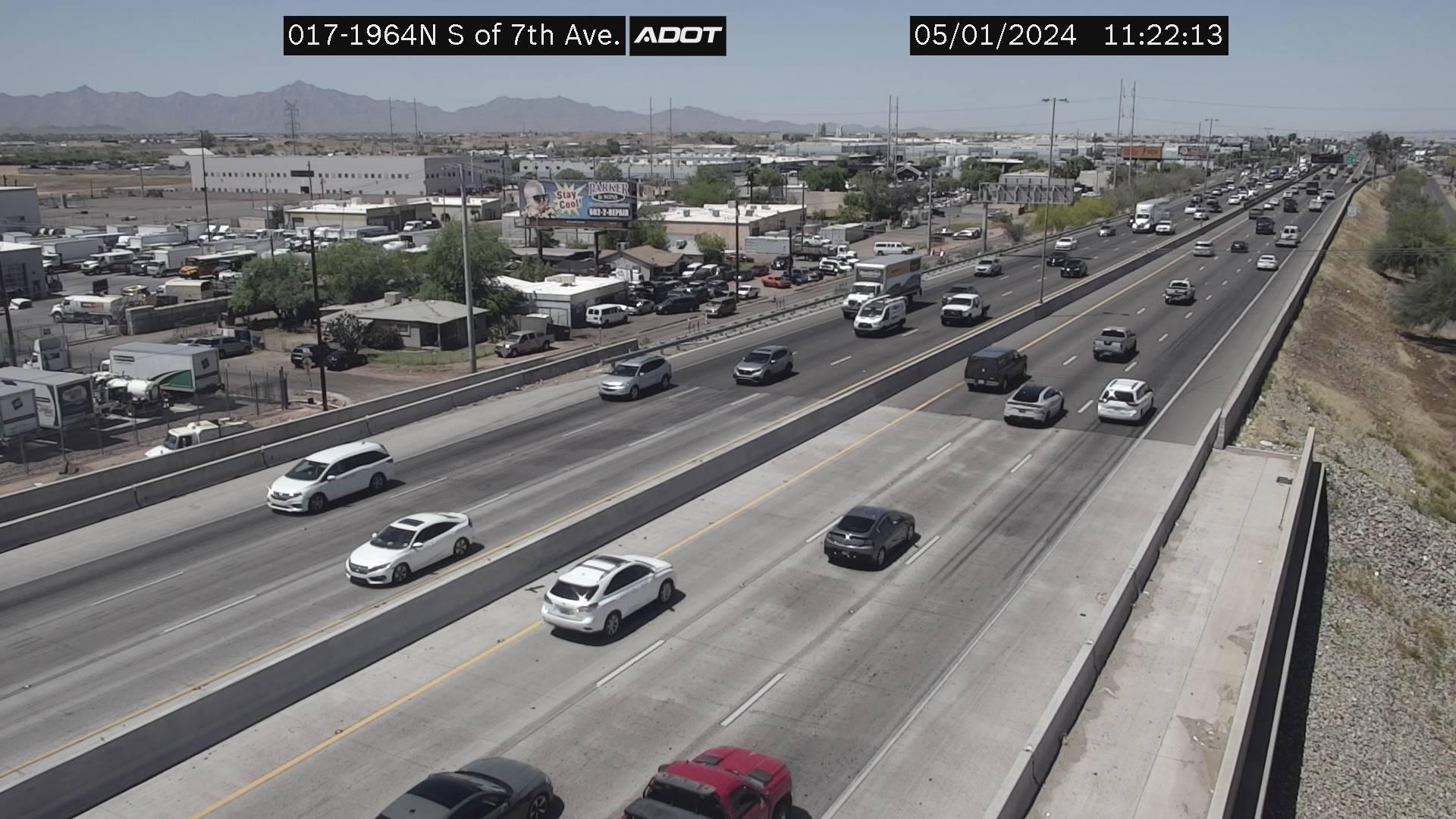 Traffic Cam Phoenix › North: I-17 NB 196.40 @S of 7th Ave Player