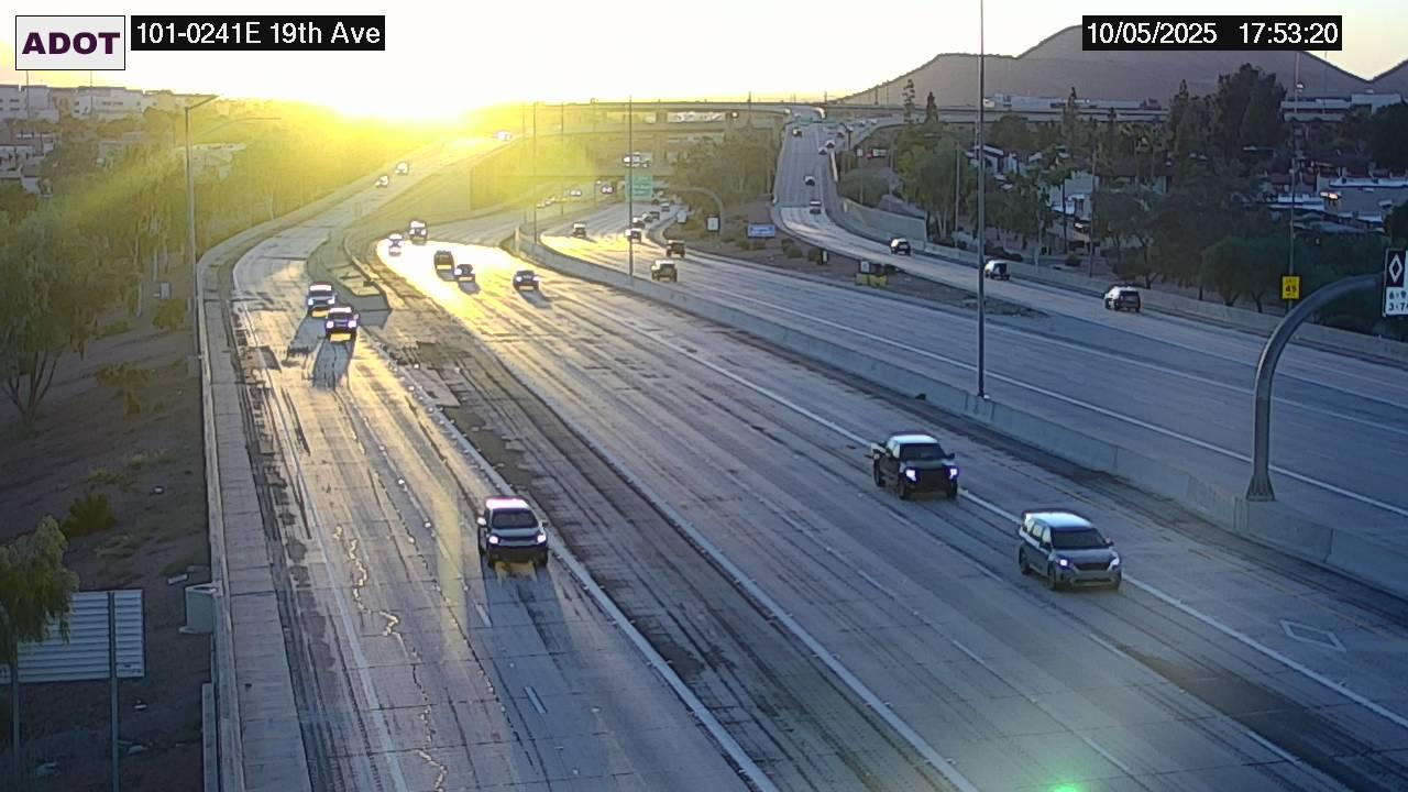 Traffic Cam Palm Coury › East: I-101 EB 24.10 @19th Ave Player
