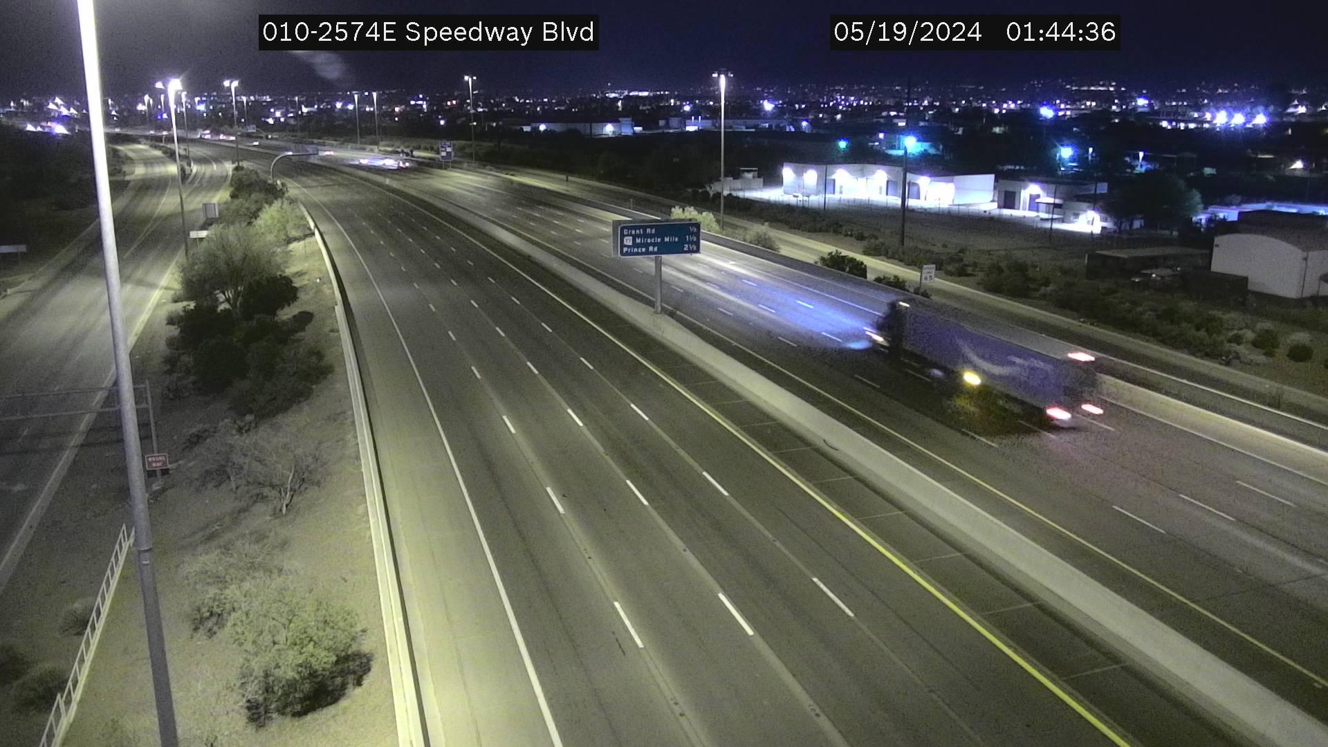 Traffic Cam Barrio Hollywood › East: I-10 EB 257.40 @Speedway Blvd Player