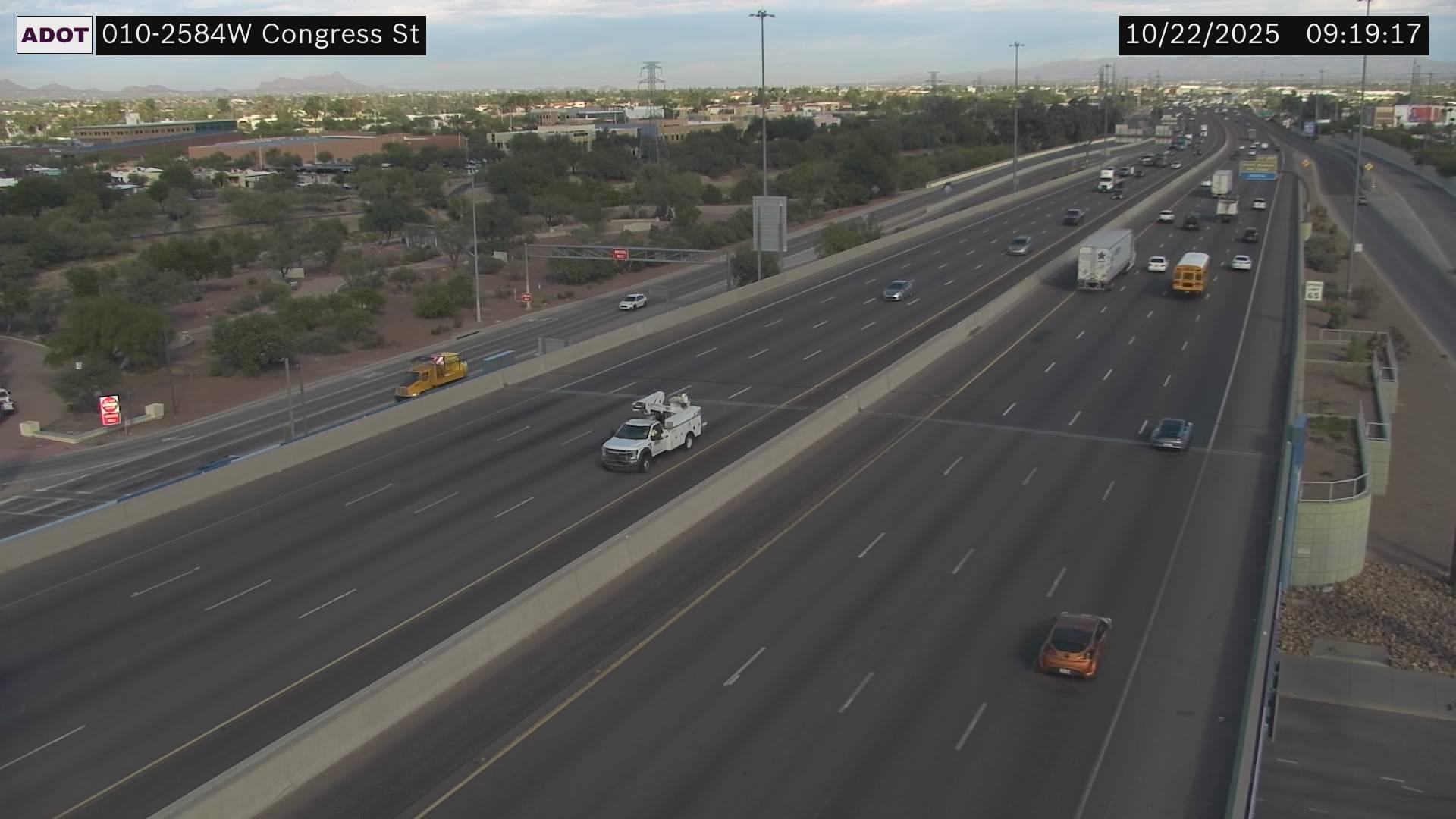 Traffic Cam El Presidio › West: I-10 WB 258.40 @Congress St Player