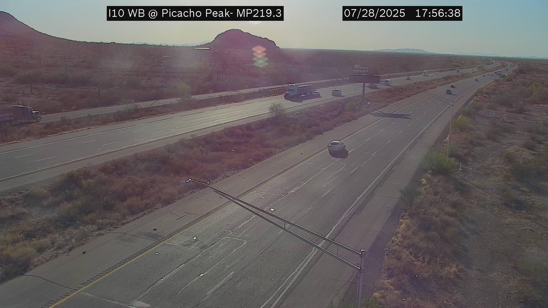 Traffic Cam Wymola › West: I-10 WB 219.30 @Picacho Peak Player