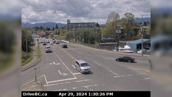 Traffic Cam Courtenay › West: Hwy 19A at 17th Street Bridge in - looking west Player