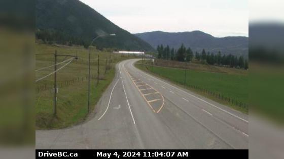Traffic Cam Falkland › South-East: Hwy 97 at Silvernails Road near - looking southeast Player