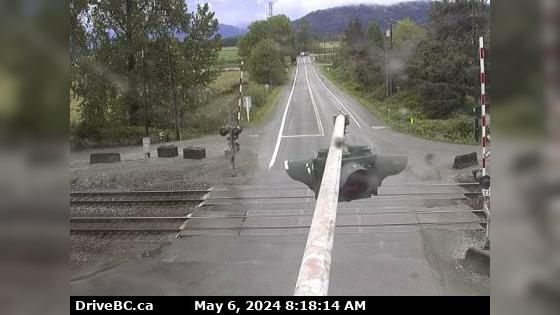 Chilliwack › West: Hwy 7 at Deroche Rd and Nicomen Rd railway crossing, looking west Traffic Camera