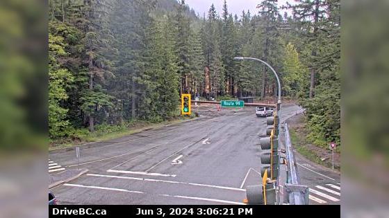 Traffic Cam Whistler Resort Municipality › East: Hwy 99 at Cheakamus Lake Rd & Alpha Lake Rd, 5 km south of Whistler, looking east Player