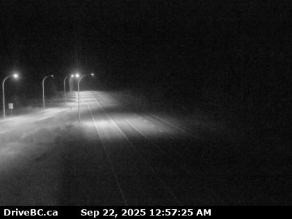 Traffic Cam Hwy-97 at the Monte Creek brake check, looking south. (elevation: 533 metres) Player