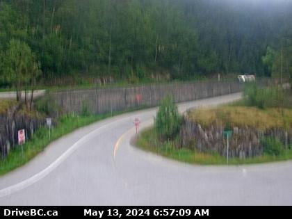 Hwy-1 at Herrling Island overpass, looking south. (elevation: 81 metres) Traffic Camera