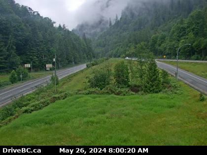 Traffic Cam Hwy-1 at Herrling Island overpass, westbound looking east. (elevation: 81 metres) Player