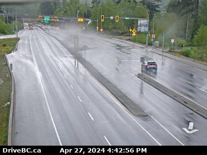 Hwy-1 at 176th Street overpass, looking north. (elevation: 64 metres) Traffic Camera