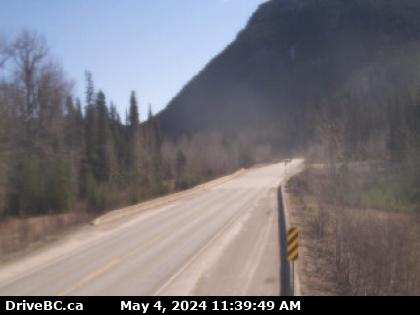 Hwy-97, about 90 km west of Chetwynd, and near Link Creek Bridge, looking east. (elevation: 730 metres) Traffic Camera